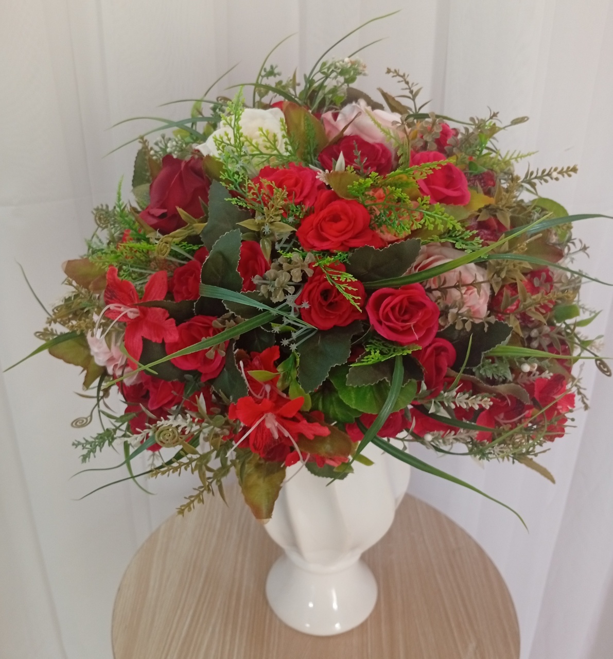 Arranjo Floral Permanente Flores Vermelhas, Branco E Rosa Bb  - Três Marias Festas