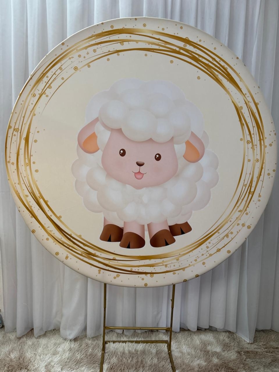 Painel Sublimado Ovelhinha (Dourado E Areia) - Três Marias Festas