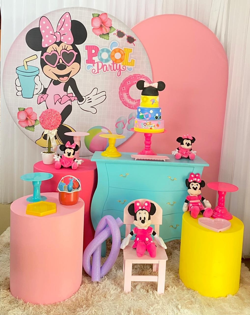 Minnie Rosa Pool Party - Três Marias Festas