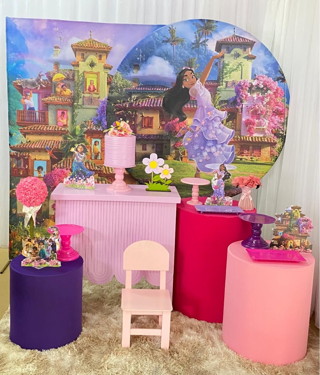Encanto Isabella - Três Marias Festas