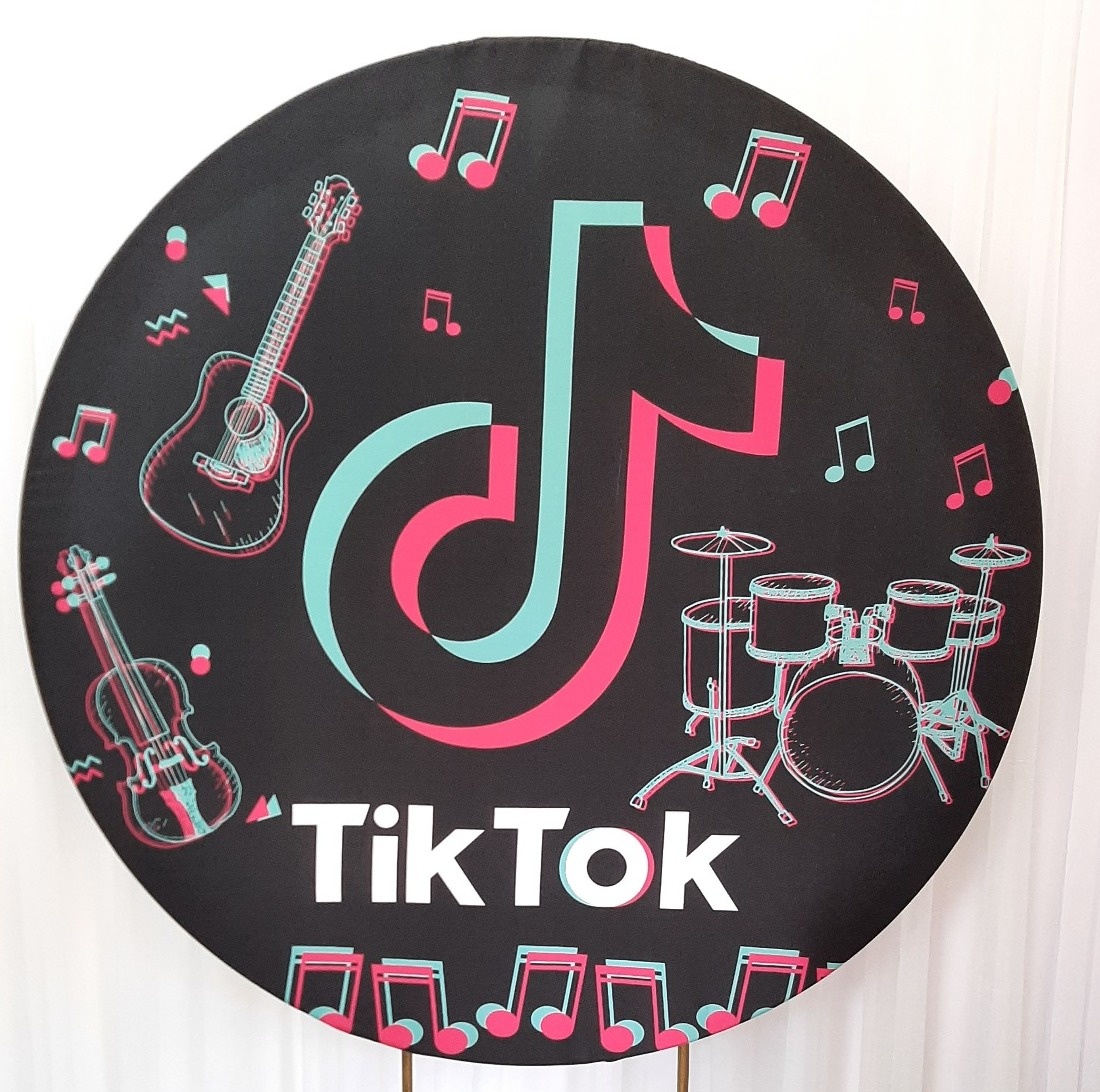 Painel Sublimado Tik Tok - Três Marias Festas
