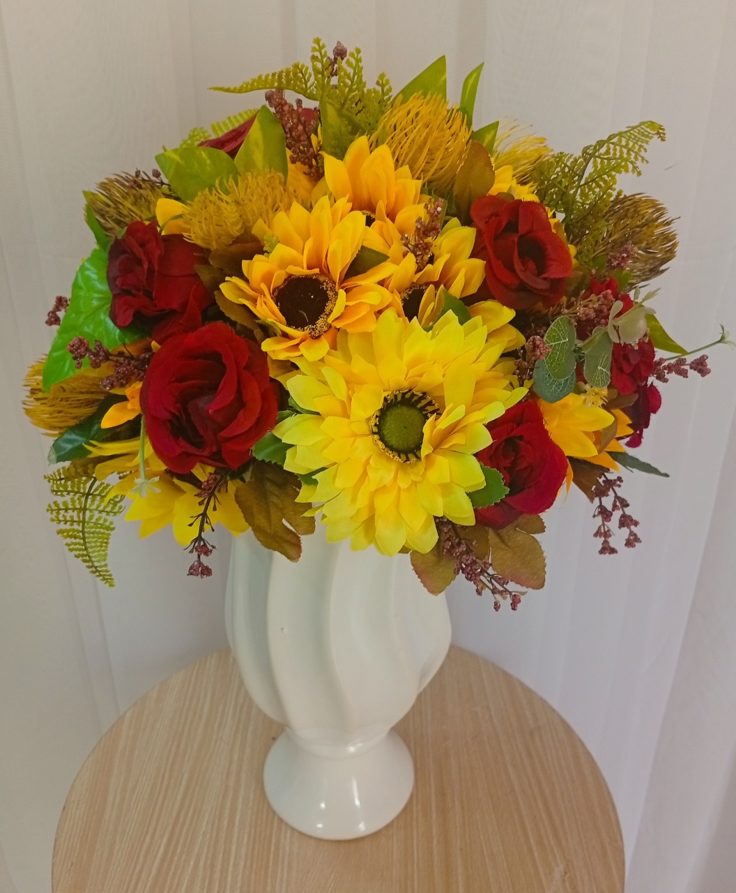 Arranjo Floral Permanente Flores Vermelho E Girassol - Três Marias Festas