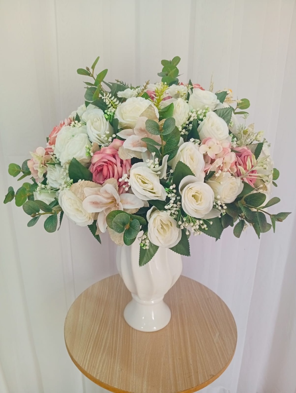 Arranjo Floral Permanente Branco Com Rosa Chá - Três Marias Festas