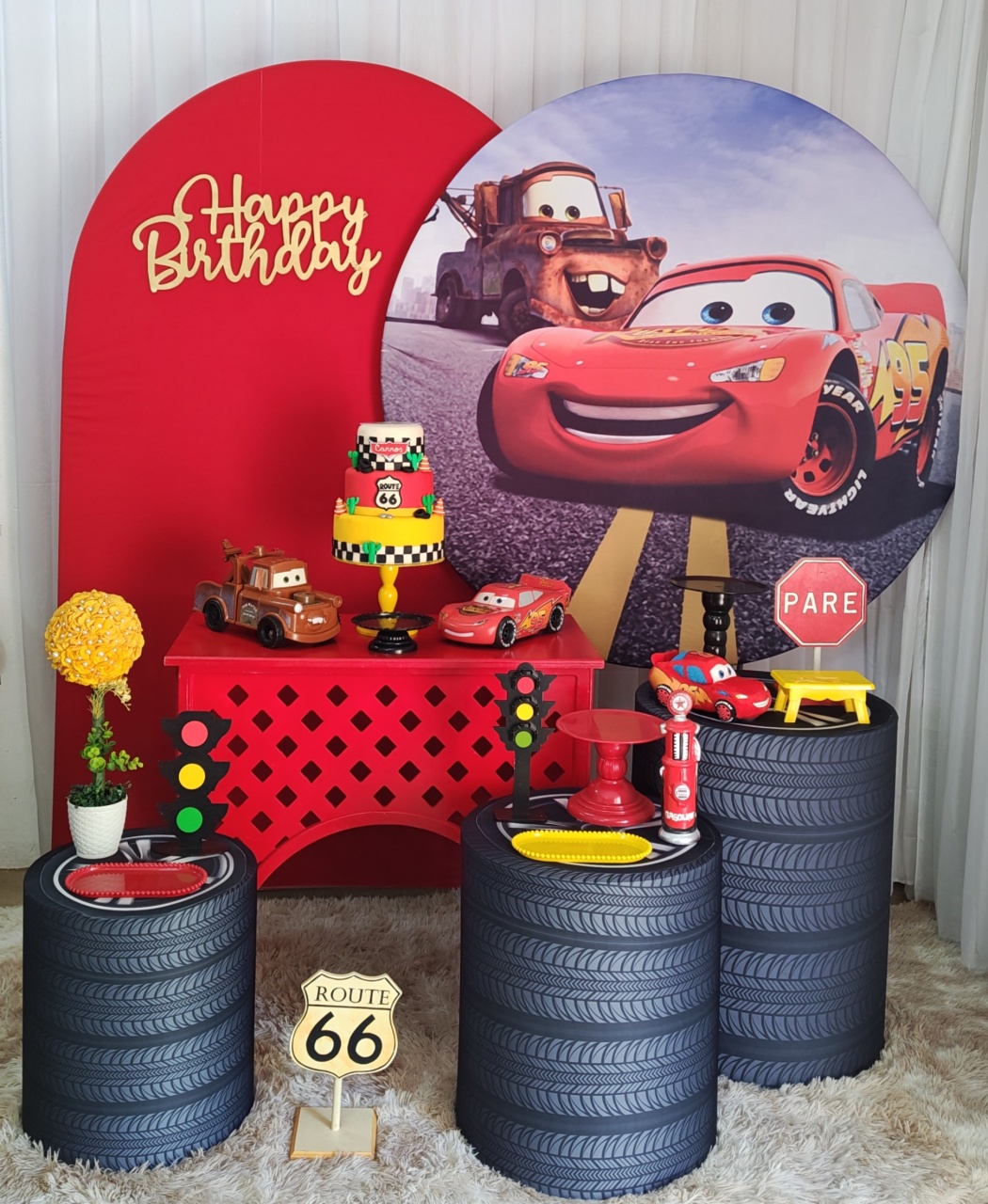 Carros (Vermelho) - Três Marias Festas