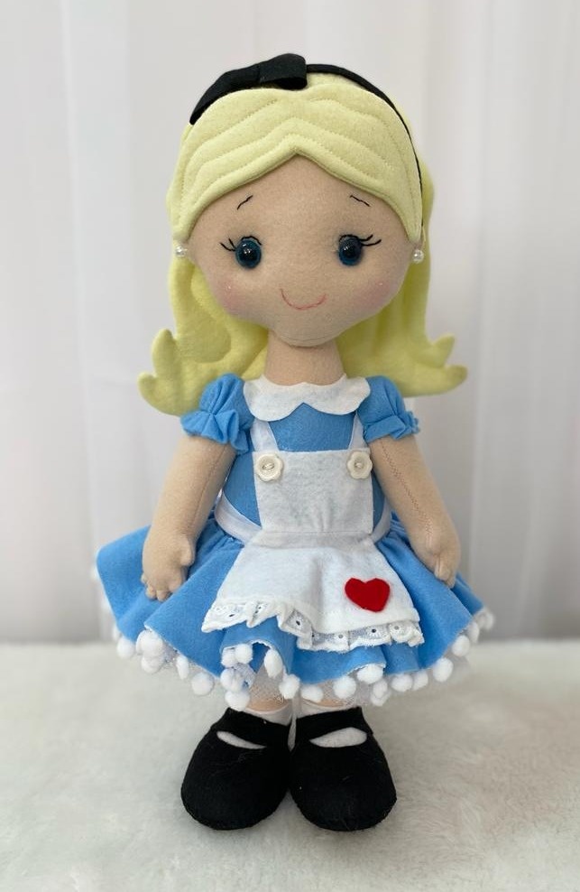 Alice Nos País das Maravilhas - Três Marias Festas