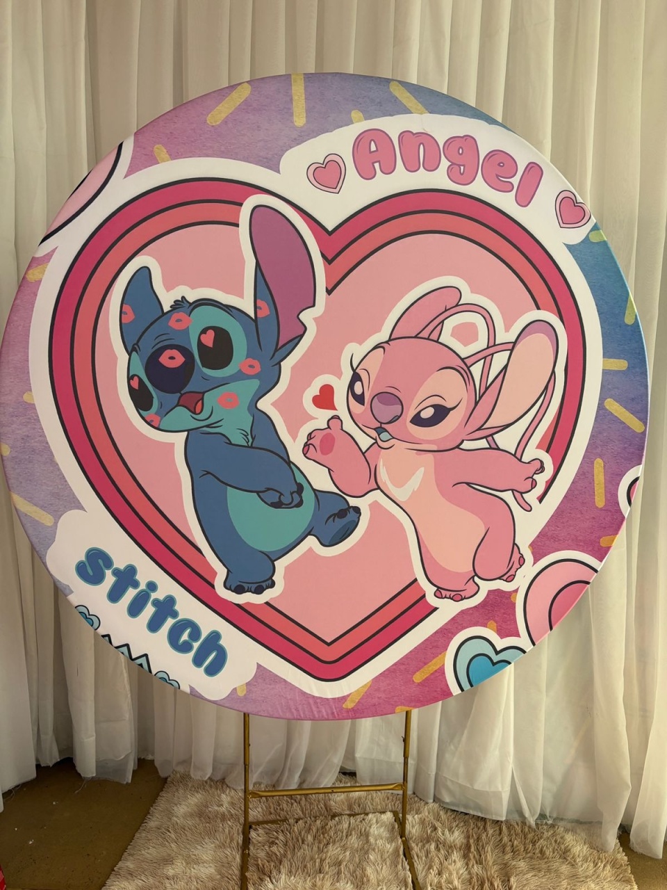 Painel Sublimado Stitch E Angel Coração - Três Marias Festas