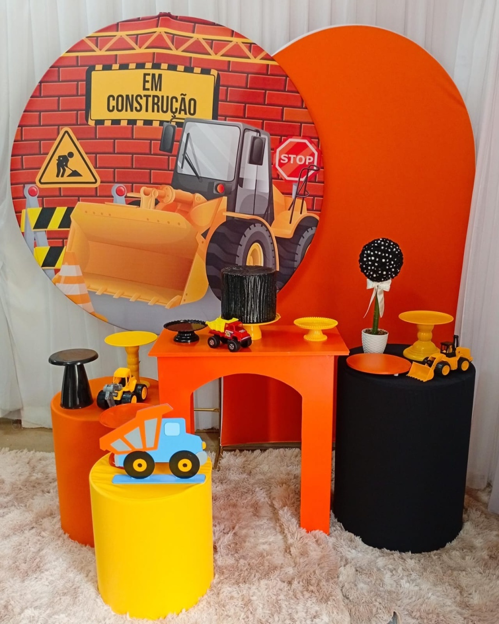 Em Construção/Trator (Mod1) - Três Marias Festas