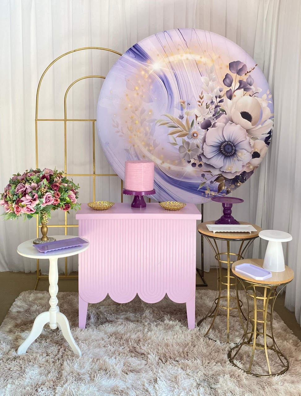 Floral Lilás Com Dourado - Três Marias Festas