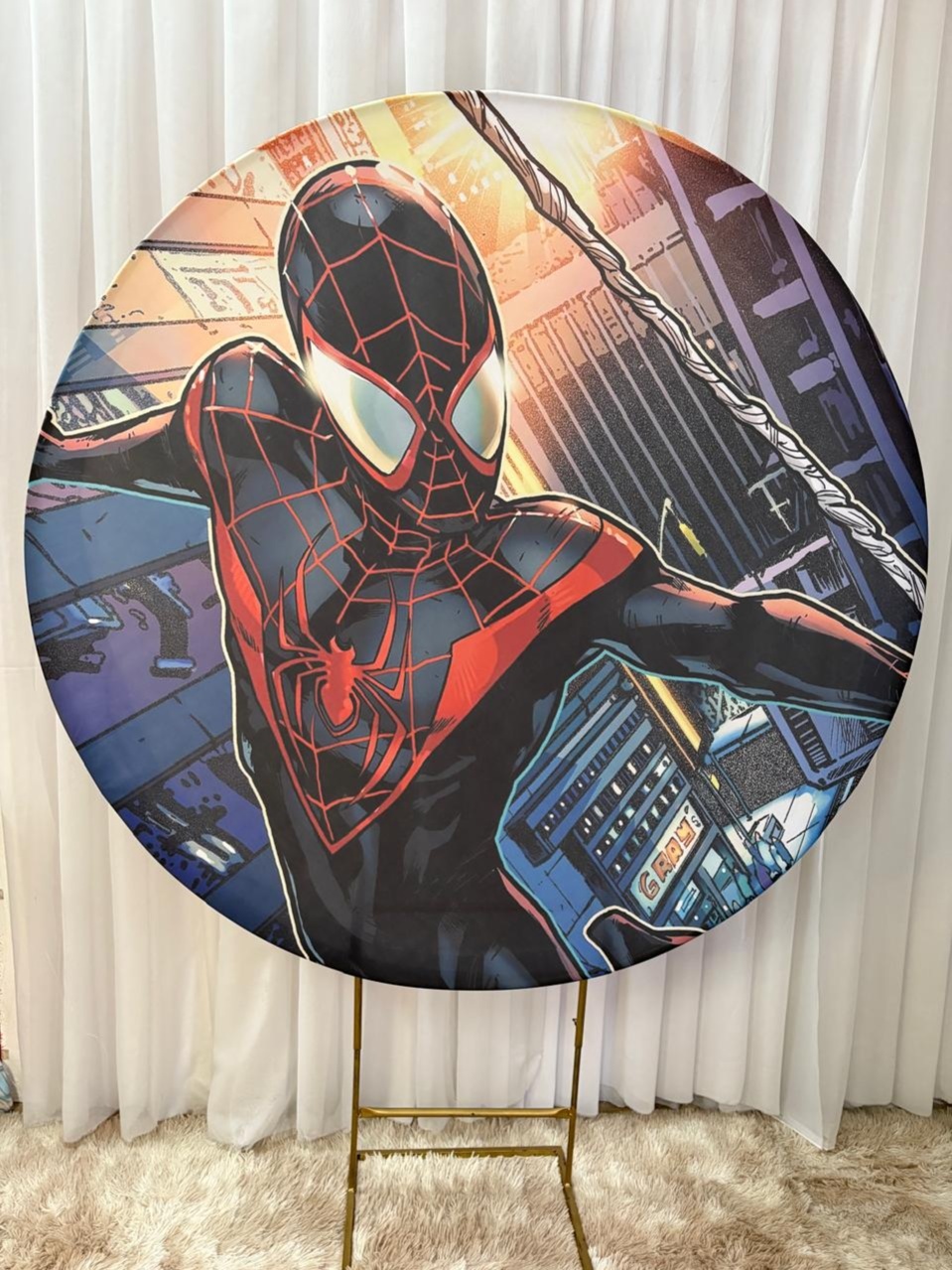 Painel Sublimado Aranhaverso - Três Marias Festas