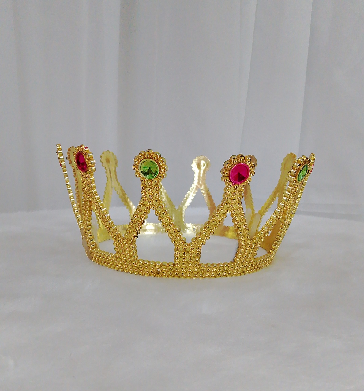Coroa Plástico Dourada - Três Marias Festas