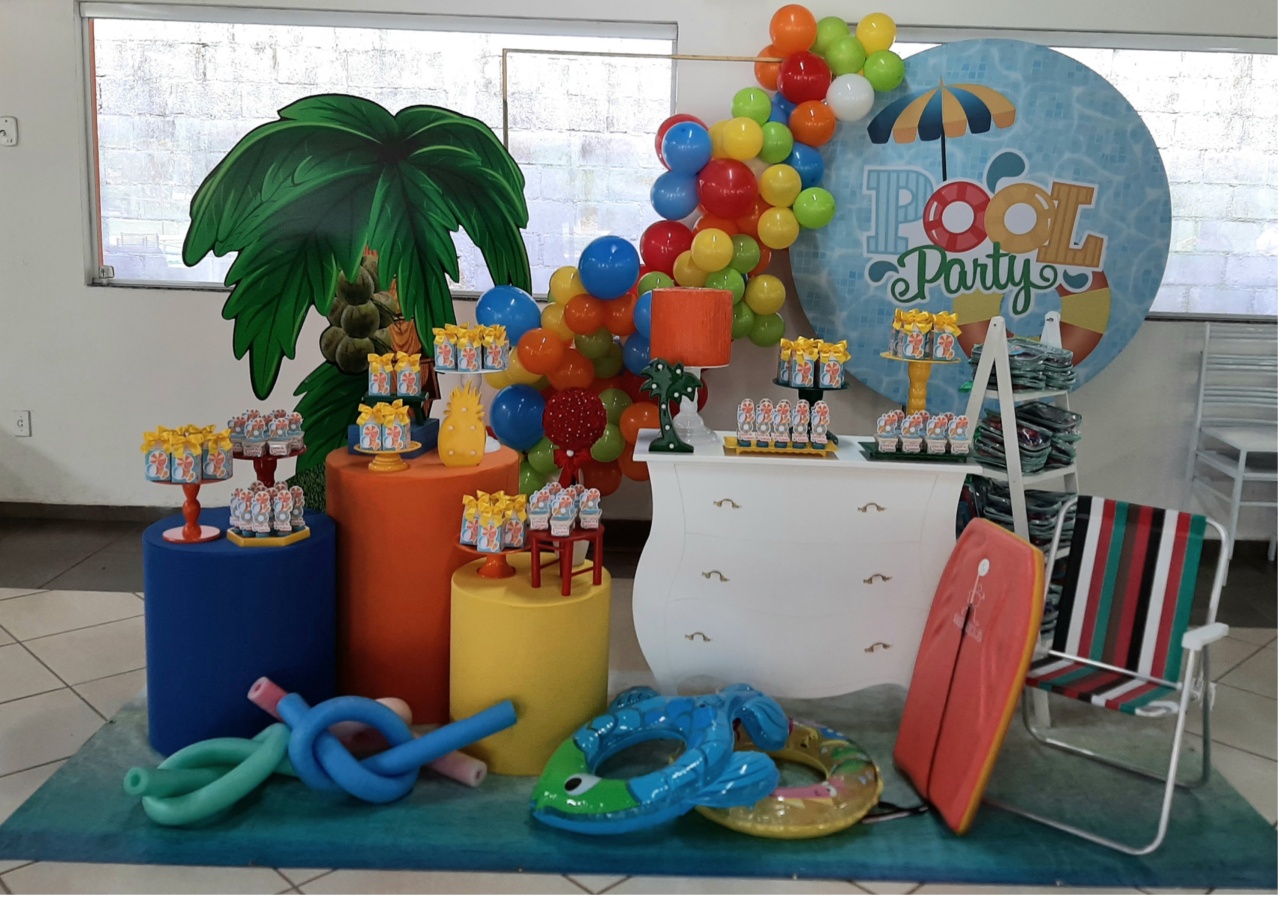 Projetos & Montagens de Decoração - Pool Party - Três Marias Festas