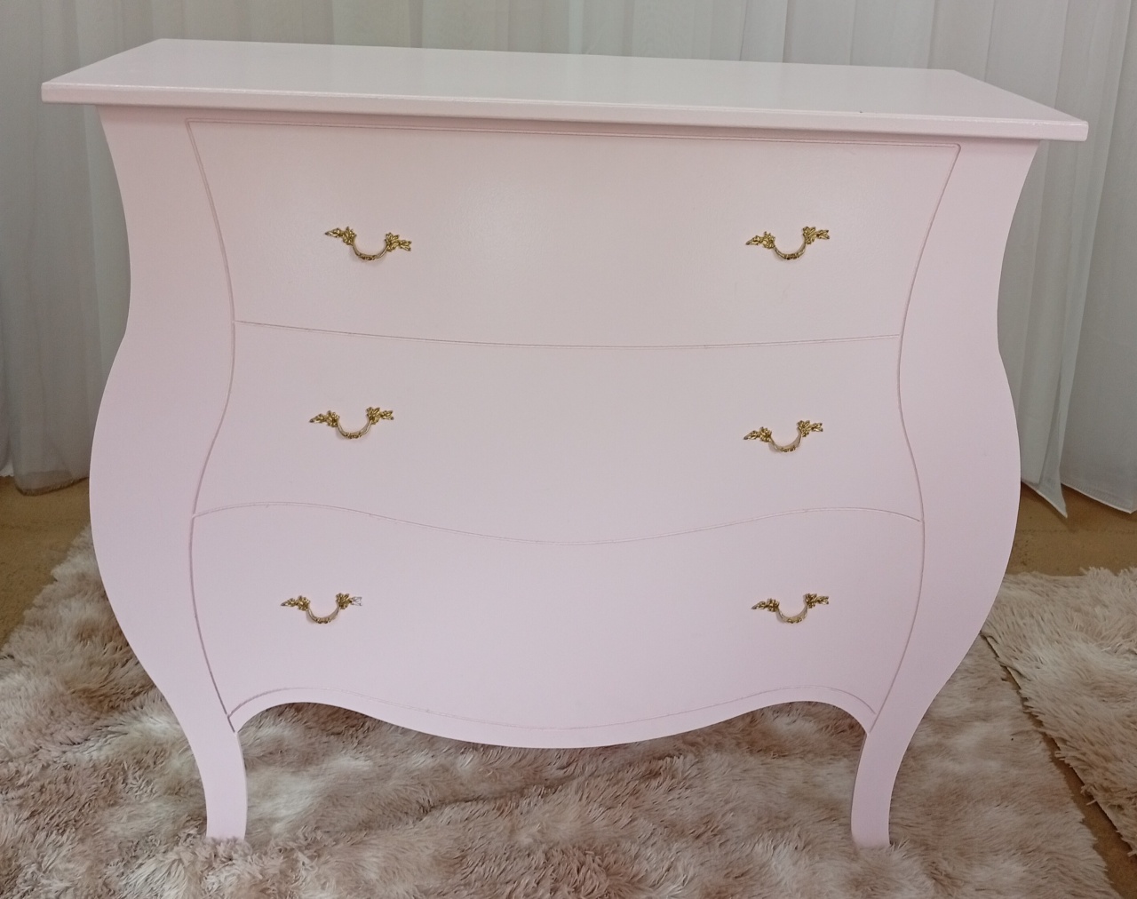 Cômoda Bombe Rosa - Três Marias Festas