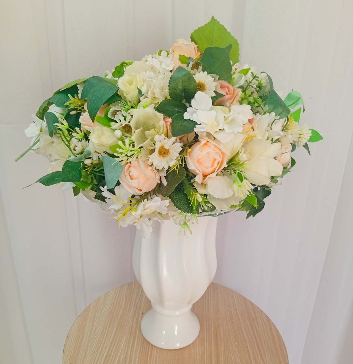 Arranjo Floral Permanente Flores Branco E Salmão  - Três Marias Festas