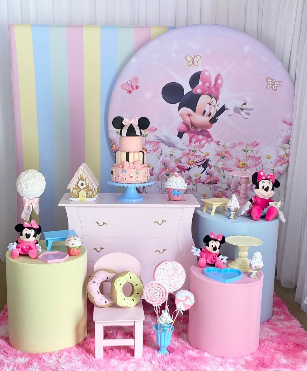 Minnie Rosa Confeiteira - Três Marias Festas