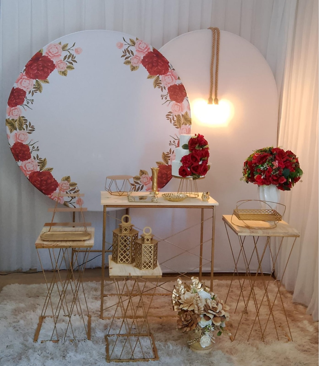 Floral Vermelho Com Dourado - Três Marias Festas