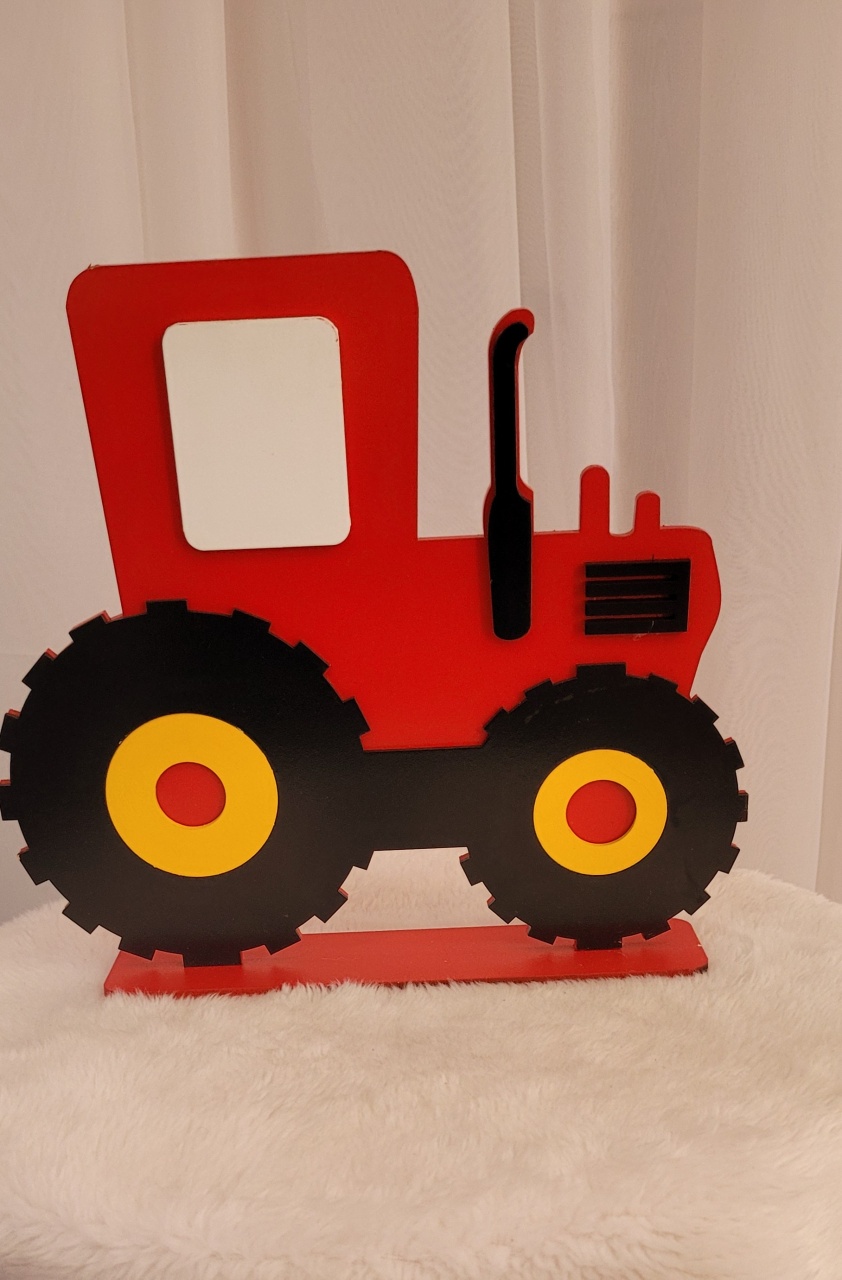 Display Mdf 3D Trator Vermelho - Três Marias Festas