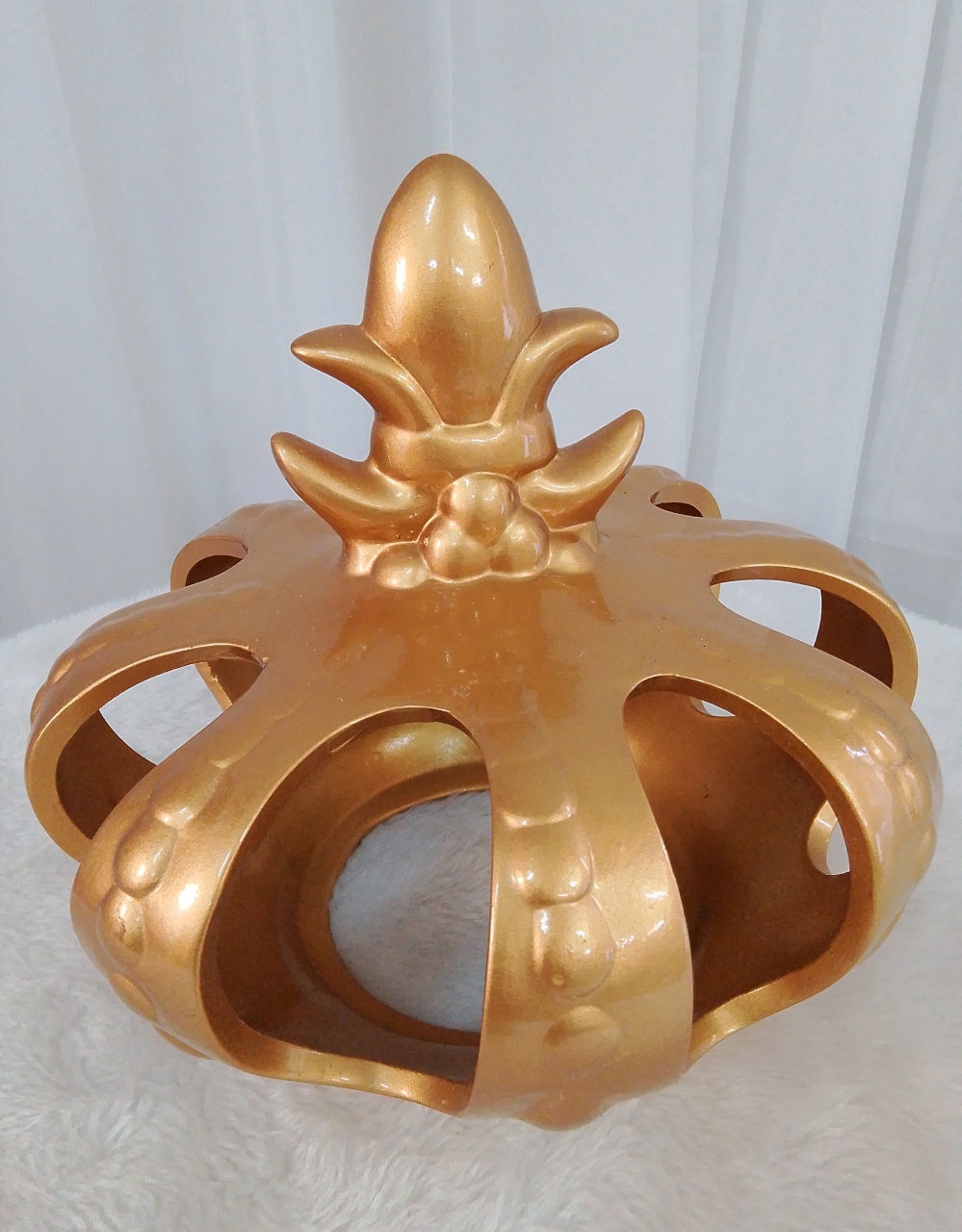 Coroa Cerâmica Dourado - Três Marias Festas