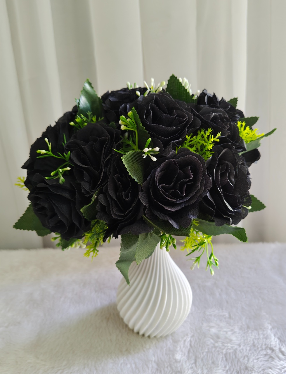 Vasinho Decorativo Flores Pretas - Três Marias Festas