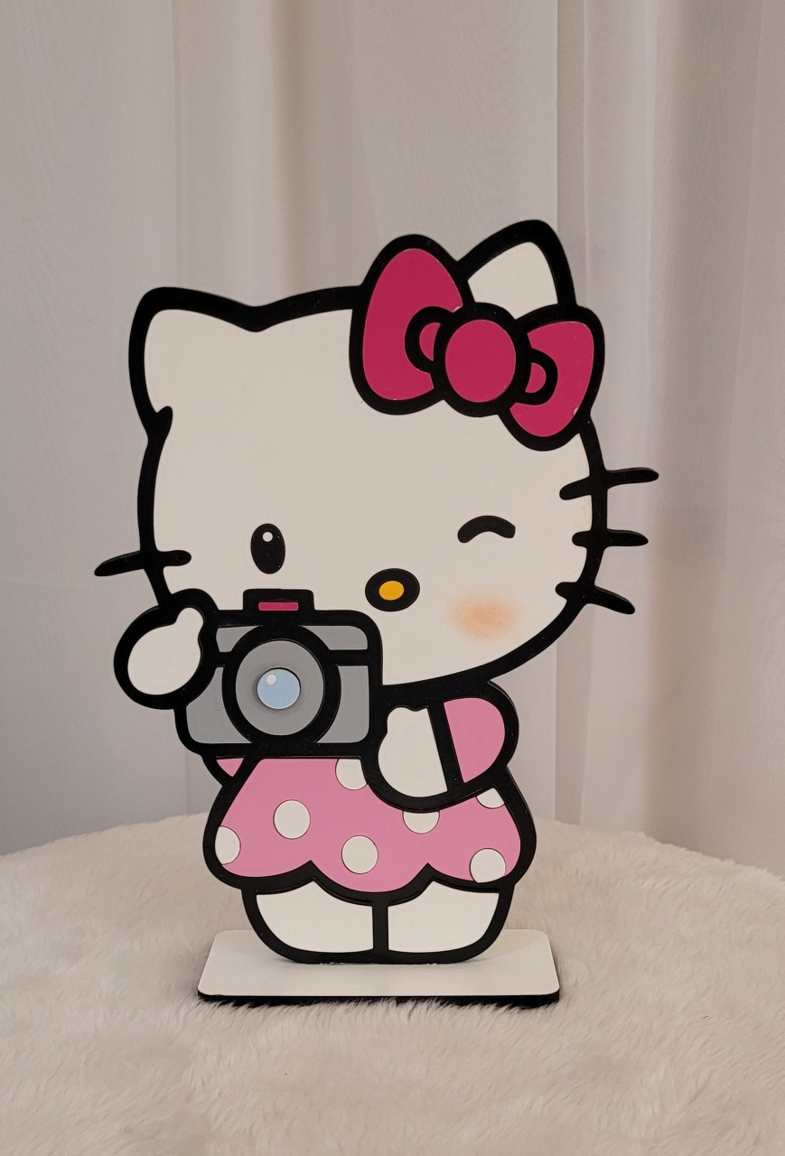 Display Mdf 3D Hello Kitty Tirando Foto - Três Marias Festas