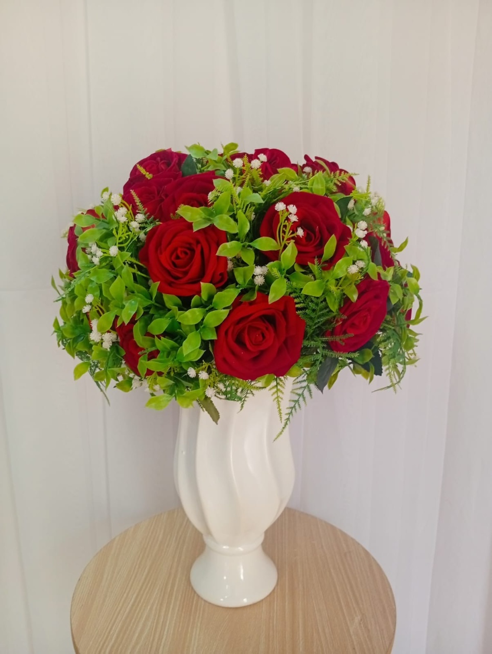 Arranjo Floral Permanente Branco Com Vermelho - Três Marias Festas