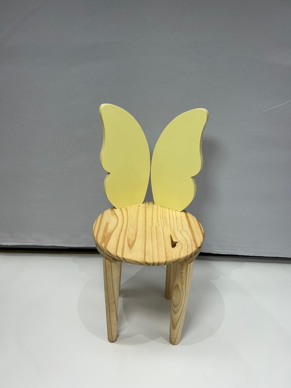 Cadeira Borboleta Amarela - MAMÃE DECORA KIT PEGUE E MONTE 