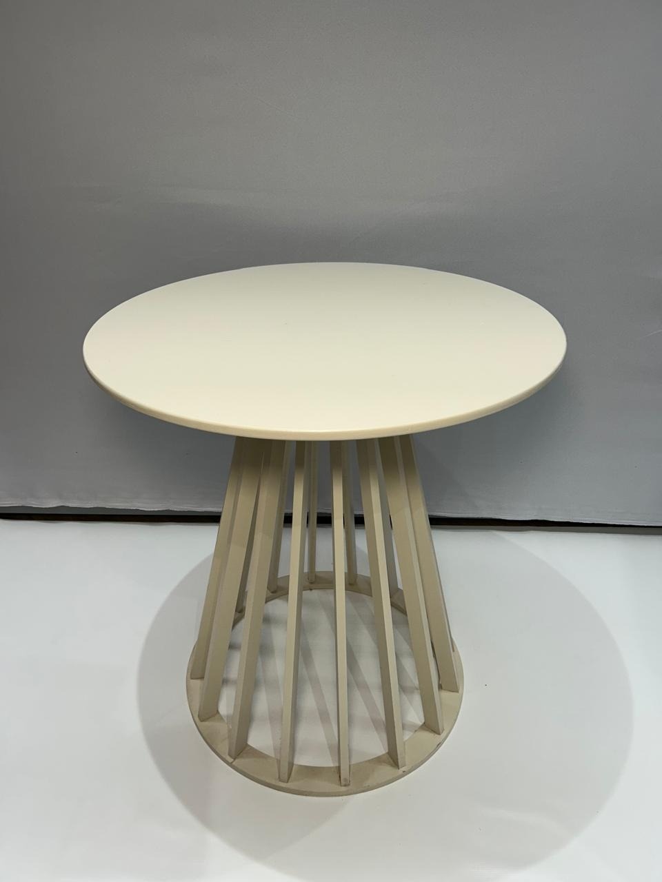 Mesa Cone Ripada Branca - MAMÃE DECORA KIT PEGUE E MONTE 