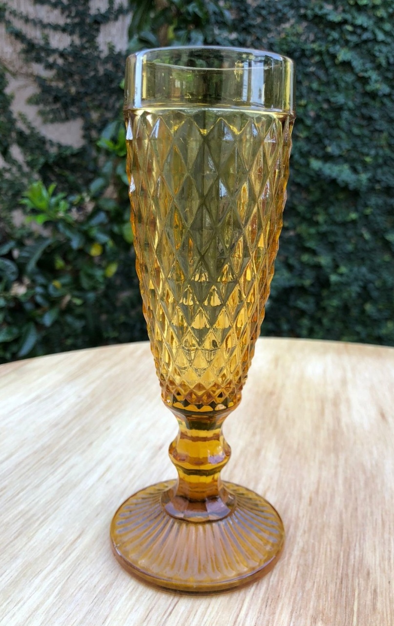Taça Bico de Abacaxi Ambar Champagne 120Ml - FOCUSEVENTOSJATAI