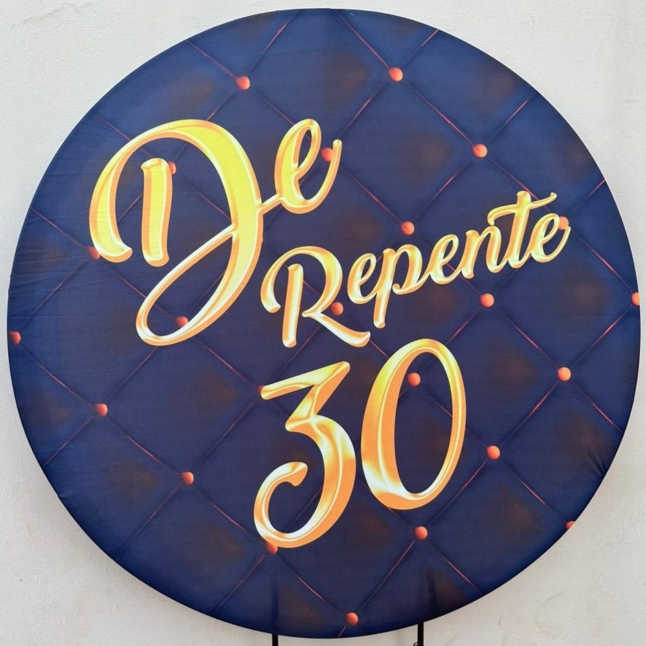 de Repente 30 Capitone Dourado E Preto Painel Redondo 150Cm - FOCUSEVENTOSJATAI
