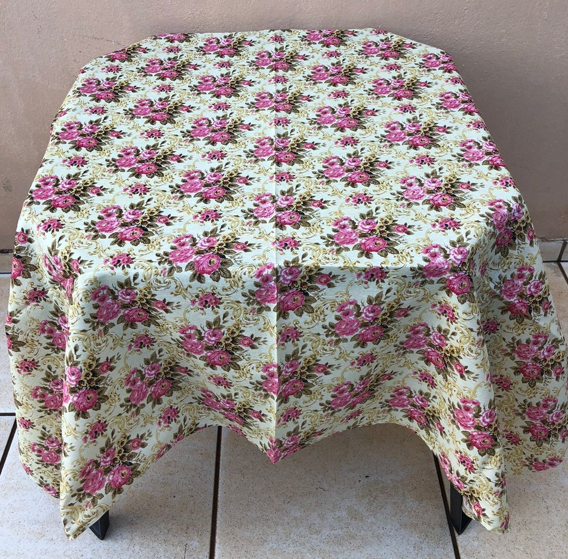 Forro Quadrado Floral Rosa Arabesco Gorgurinho 140X140Cm - FOCUSEVENTOSJATAI