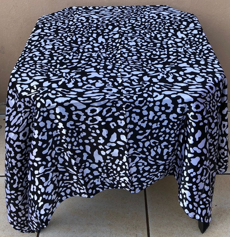 Forro Quadrado Vaca Malhada Preto E Branca Cetim 140X140Cm - FOCUSEVENTOSJATAI