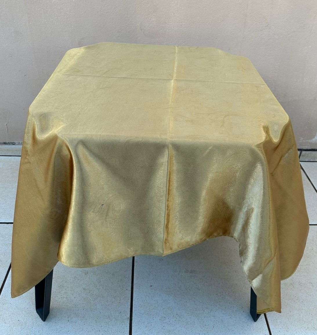 Forro Quadrado Dourado Blackout 140X140Cm - 19Uni - FOCUSEVENTOSJATAI