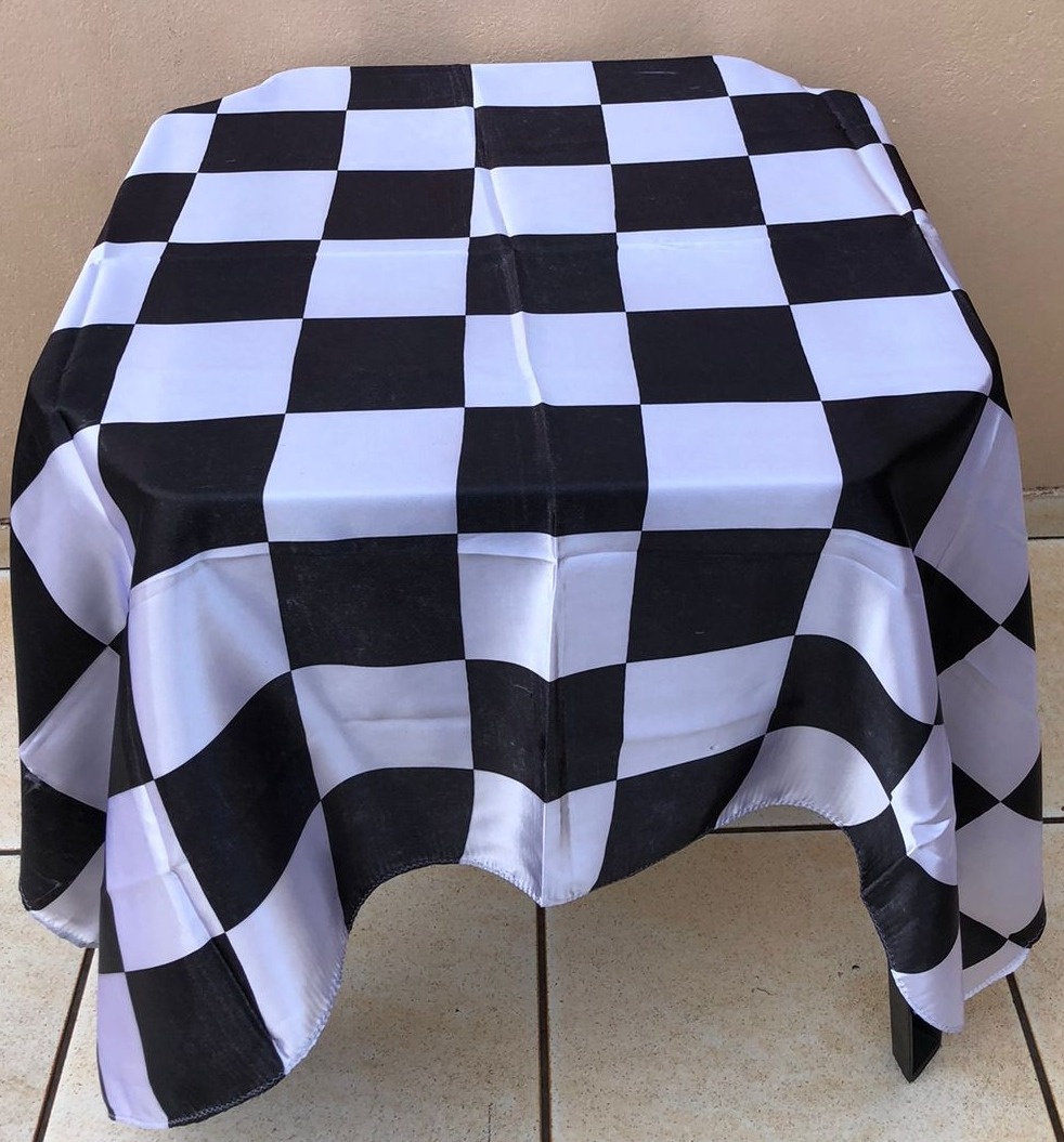 Forro Quadrado Branco E Preto Formula 1 Cetim 140X140Cm - FOCUSEVENTOSJATAI