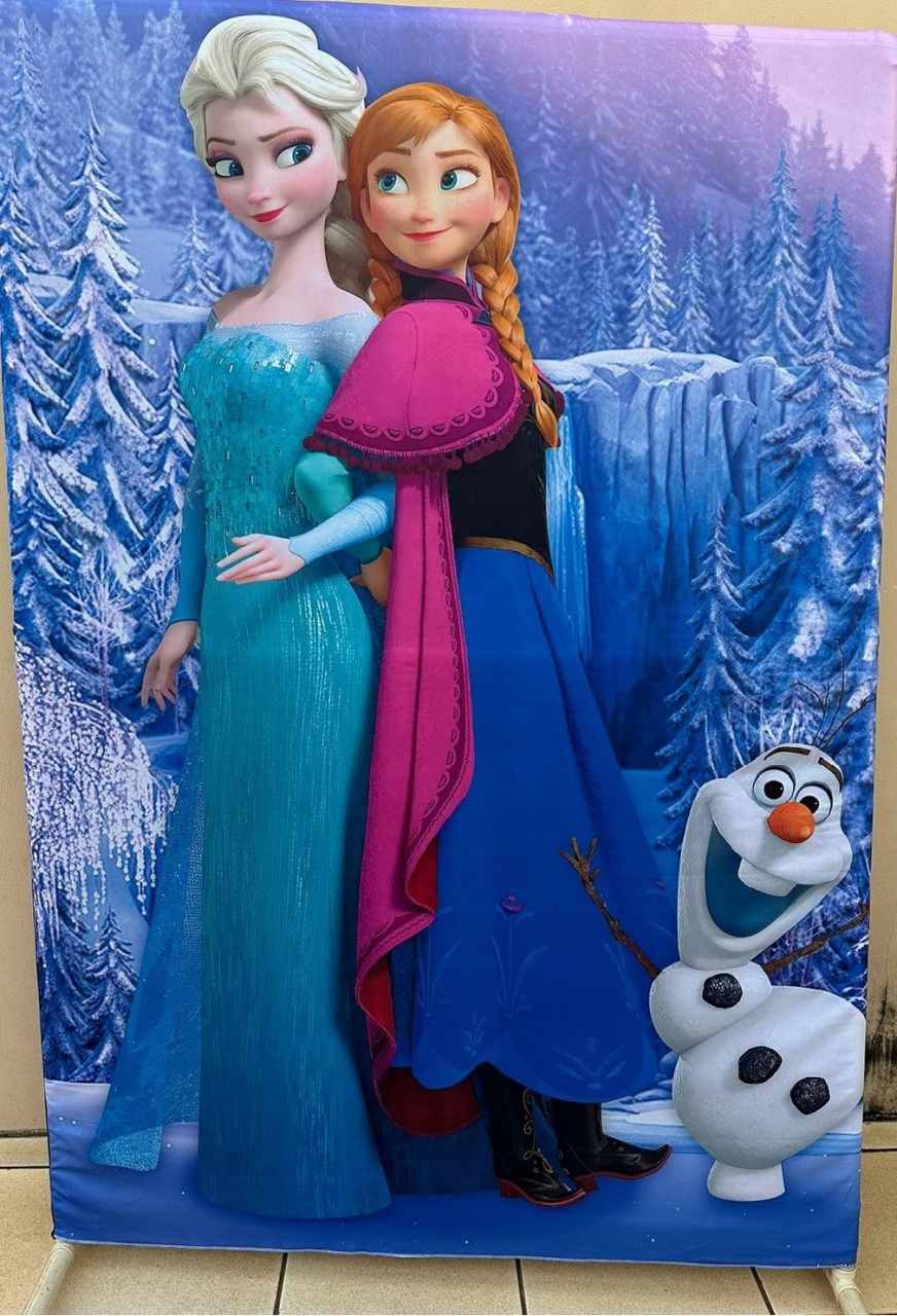 Frozen 3D Floresta Nevada Elsa Anna E Olaf Fundo Preto Painel Retangular 220X150Cm - FOCUSEVENTOSJATAI