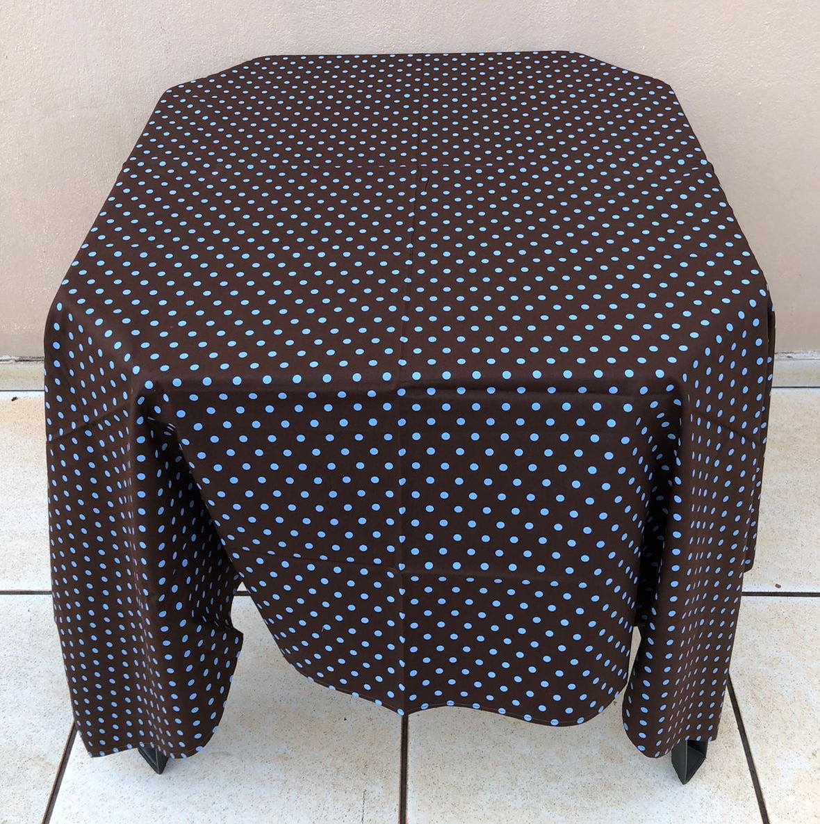 Forro Quadrado Poá Marrom Com Bola Azul 140X140Cm - FOCUSEVENTOSJATAI