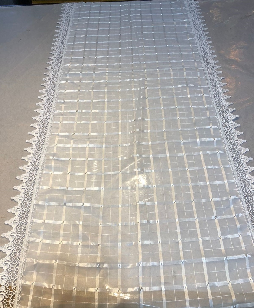 Caminho Voil Xadrez Branco C/ Guipir 200X50Cm - FOCUSEVENTOSJATAI