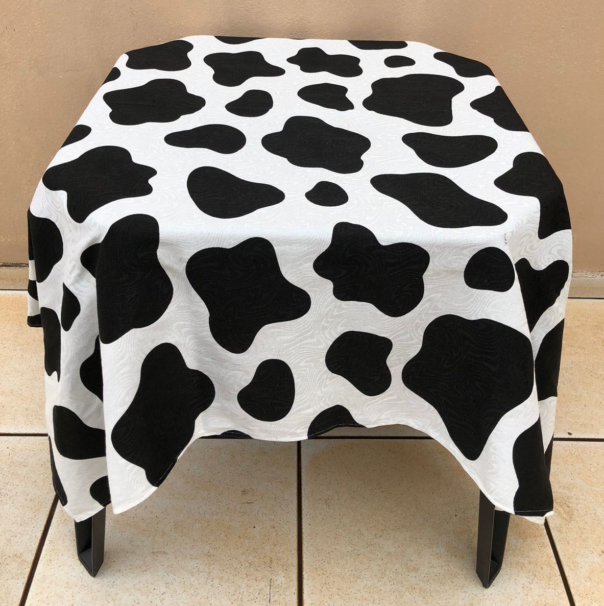 Forro Quadrado Vaquinha Preto E Branco Jacquard 140X140Cm - FOCUSEVENTOSJATAI