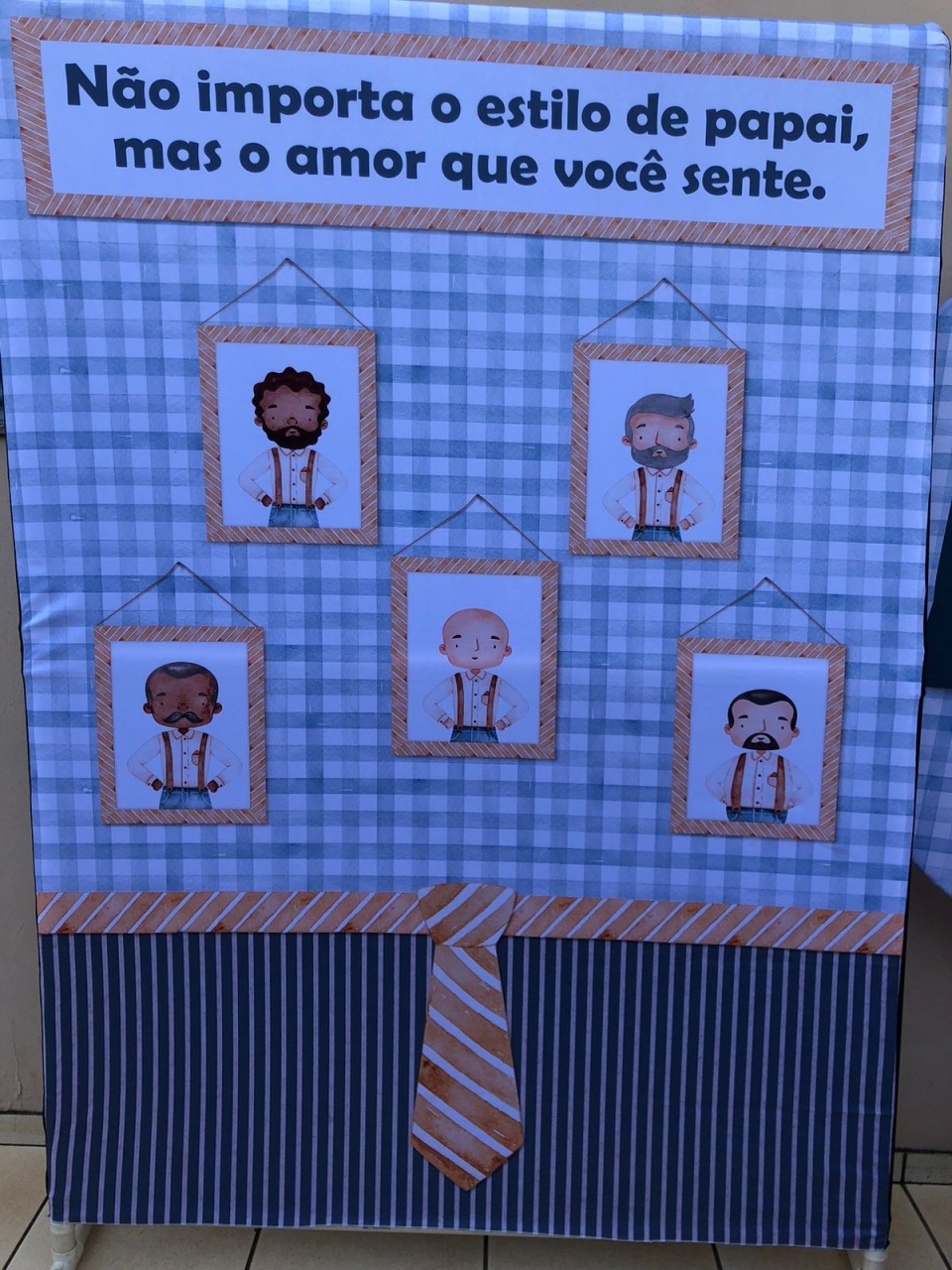 Papai Xadrezinho Azul E Branco Painel Retangular 220X150Cm Fundo Preto Liso 23 - FOCUSEVENTOSJATAI