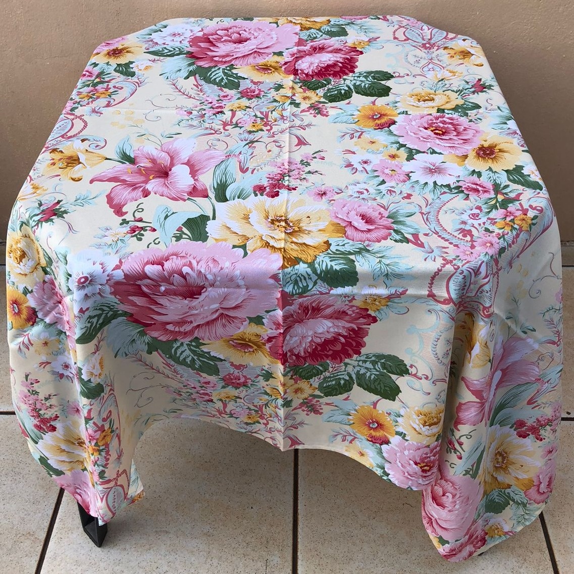 Forro Quadrado Floral Amarelo E Rosa Claro Oxford 140X140Cm - FOCUSEVENTOSJATAI