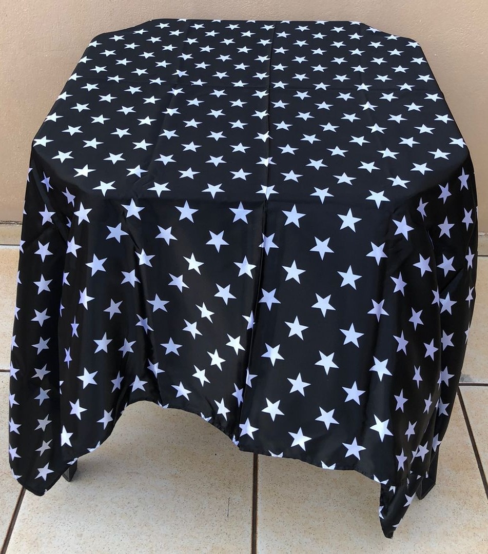 Forro Quadrado Estrelas Preto E Branco Cetim 140X140Cm - FOCUSEVENTOSJATAI
