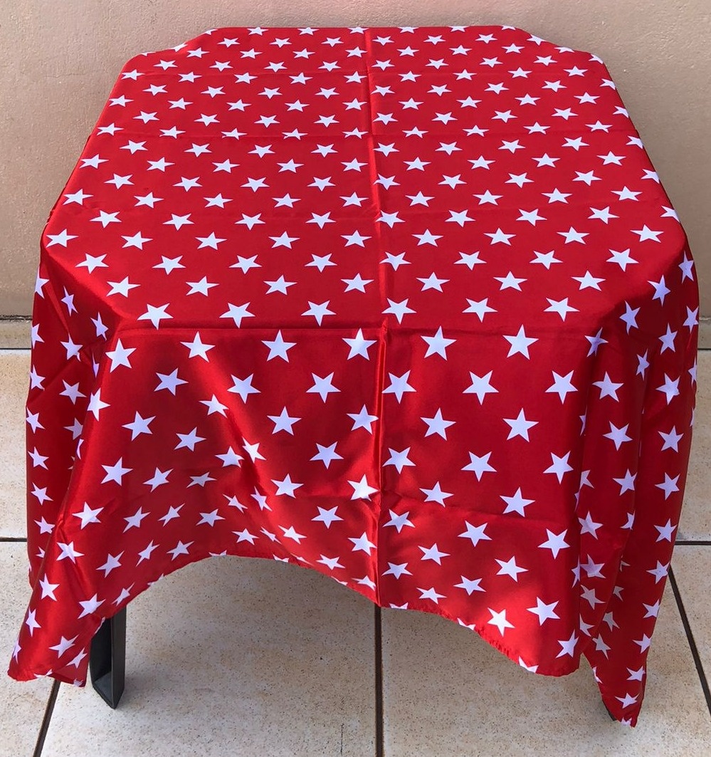 Forro Quadrado Estrelinhas Vermelho E Branco Cetim 140X140Cm - FOCUSEVENTOSJATAI