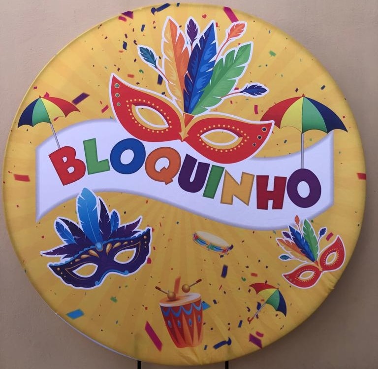 Carnaval Bloquinho Fundo Amarelo Painel Redondo 150Cm - FOCUSEVENTOSJATAI