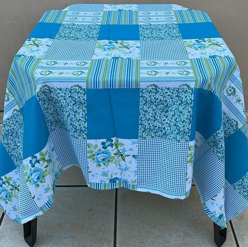 Forro Quadrado Azul Claro Retalhos Floral Oxford 140X140Cms - FOCUSEVENTOSJATAI