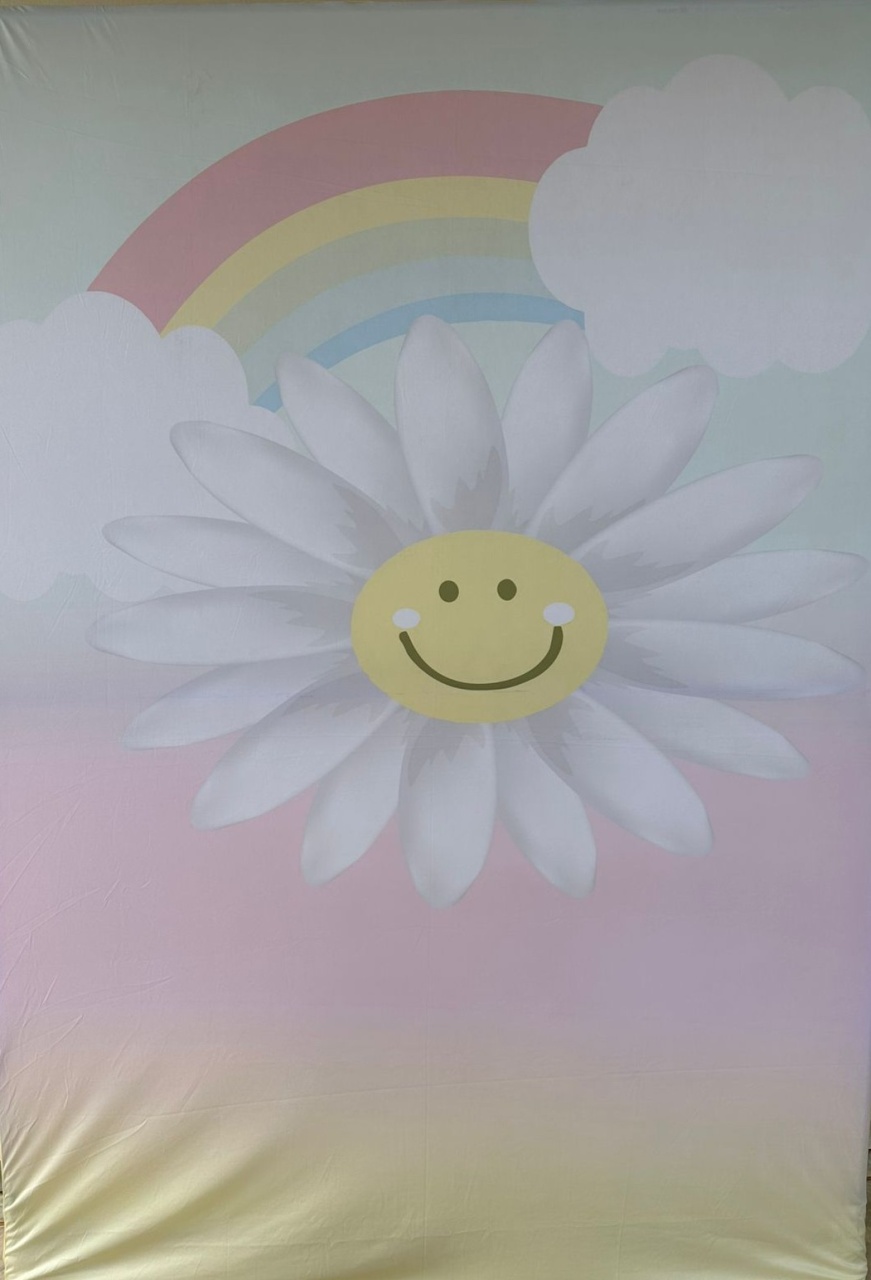 Margarida Arco Iris Fundo Rosa E Verde Painel Retangular 220X150Cm Fundo Amarelo Claro Liso - FOCUSEVENTOSJATAI