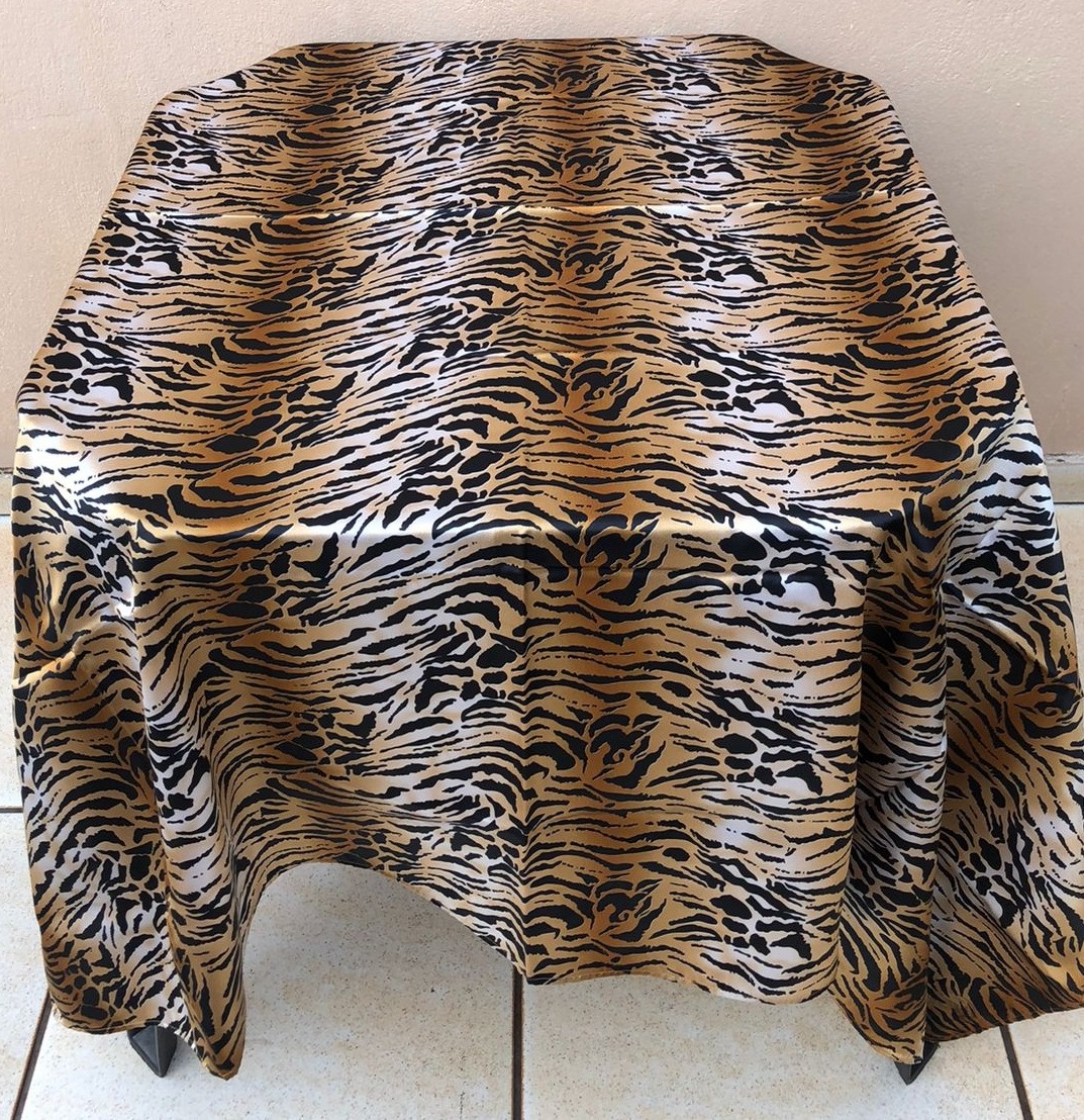 Forro Quadrado Selvagem Tigre Dourado Cetim 140X140Cm - FOCUSEVENTOSJATAI