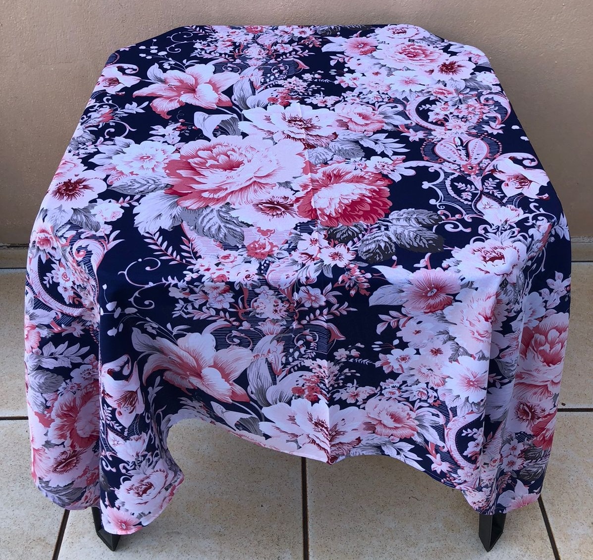 Forro Quadrado Floral Azul Royal Flores Rosa Claro Oxford 140X140Cm - FOCUSEVENTOSJATAI