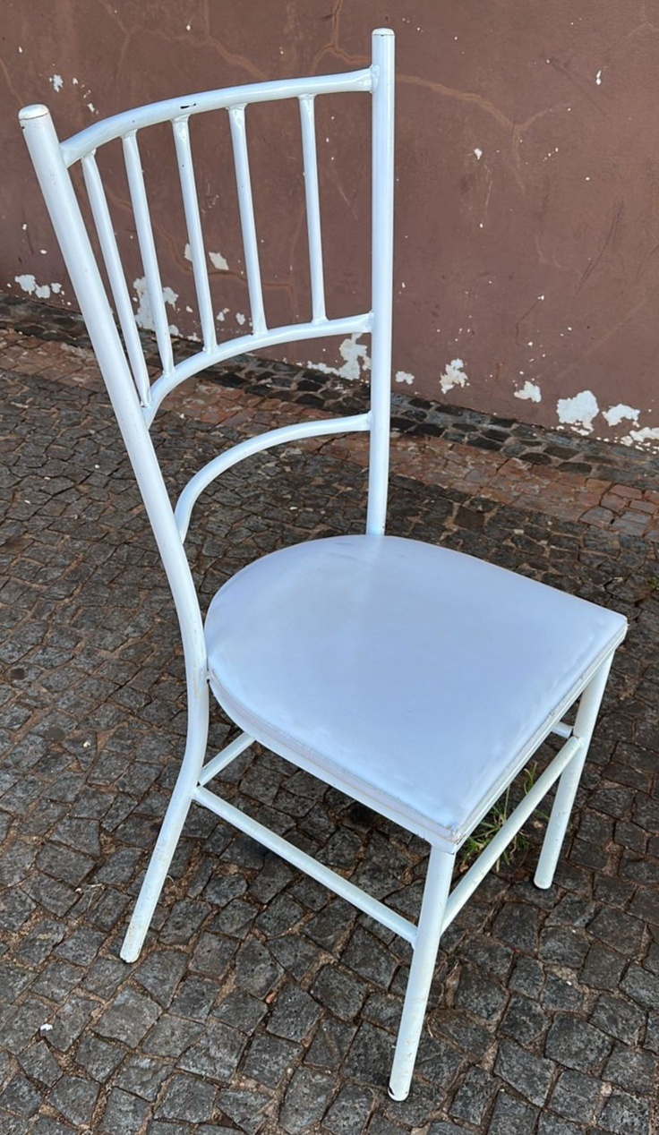 Cadeira Ferro Branco C/ Estofado Branco  - FOCUSEVENTOSJATAI