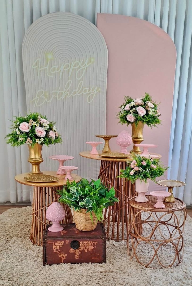 Festa Adulto Rosa - Top Demais Decorações e Locações 