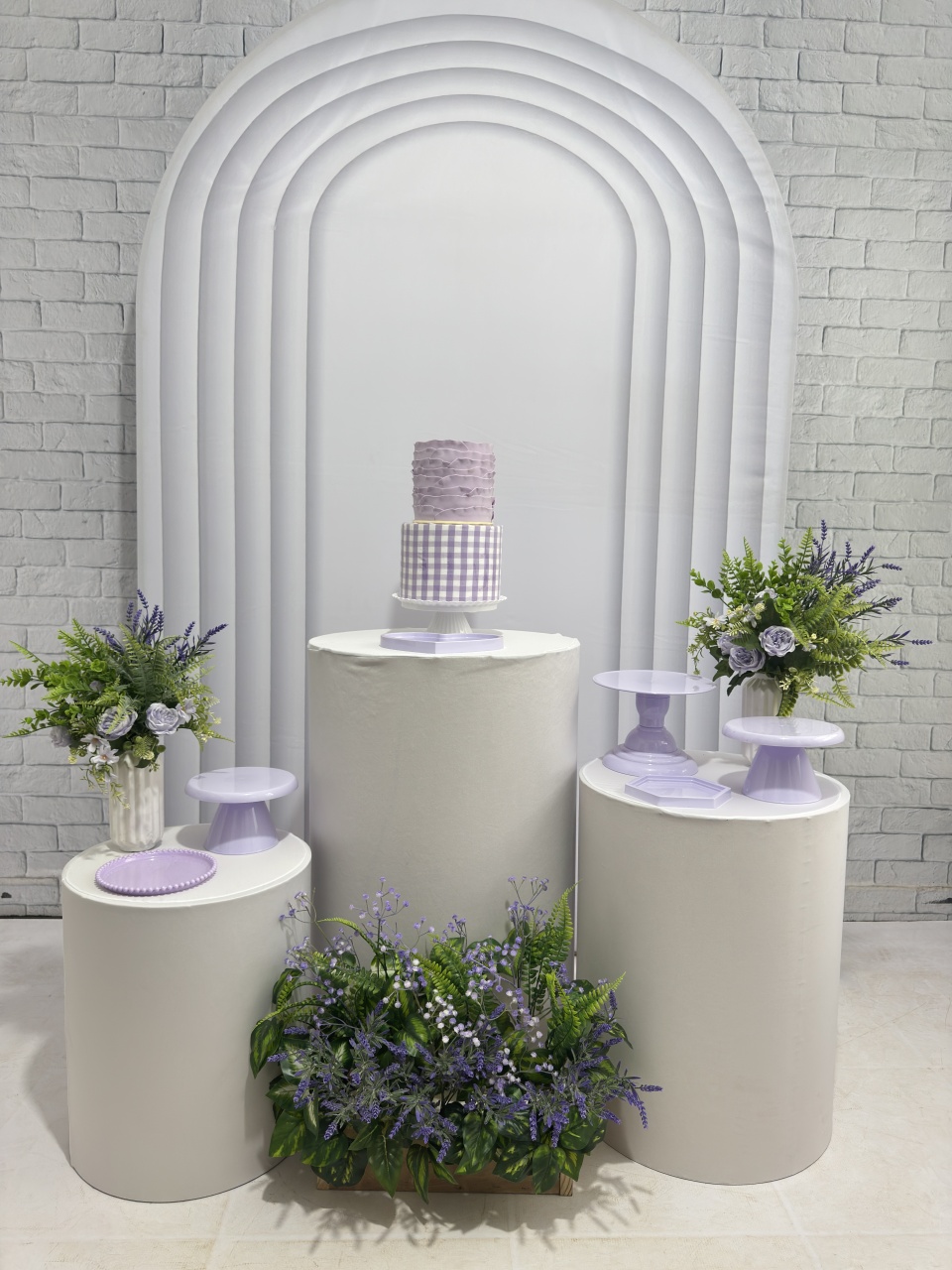 Branco E Lilás  - Top Demais Decorações e Locações 