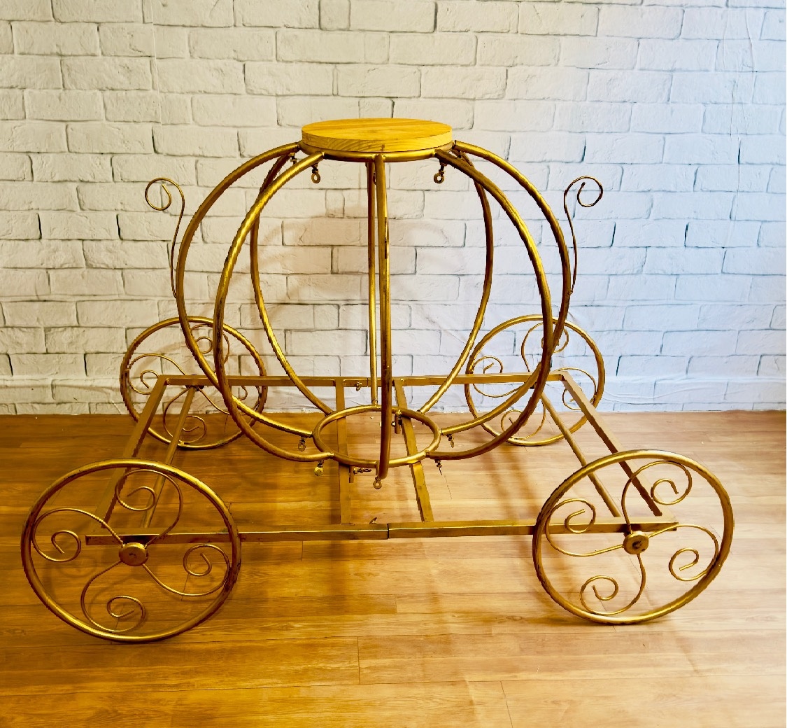 Mesa Carruagem  - Top Demais Decorações e Locações 