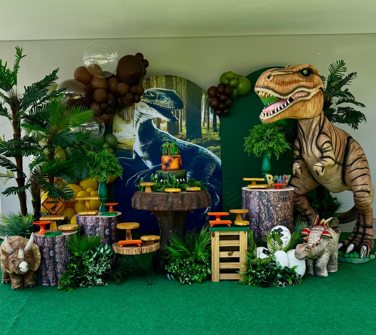 Dinossauro  - Top Demais Decorações e Locações 